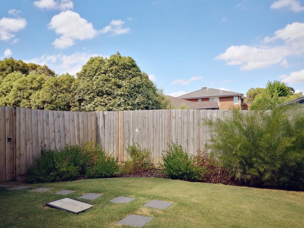 Delicate and Peaceful Bundoora Townhouse 20-R2 Bundoora