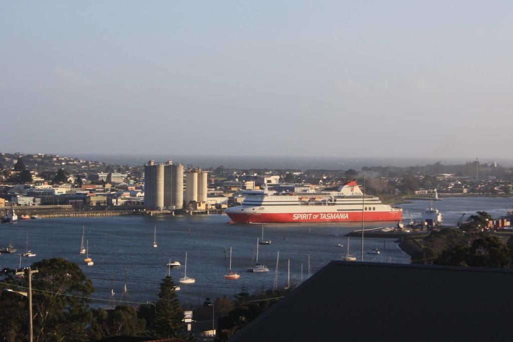DevonPORT VIEWS Devonport