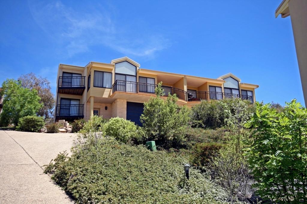 Dromaius 5 - Great Views of The Snowy Mountains Jindabyne