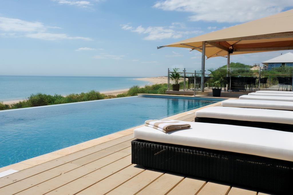 Eco Beach Resort Roebuck