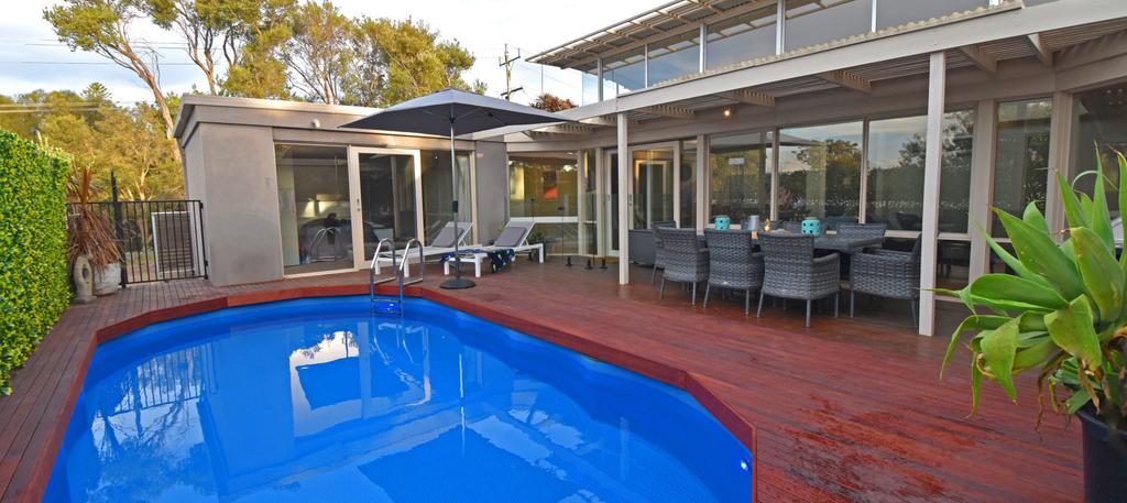 FLORENCE HOUSE Sundrenched Luxury with Pool  Deck Rye