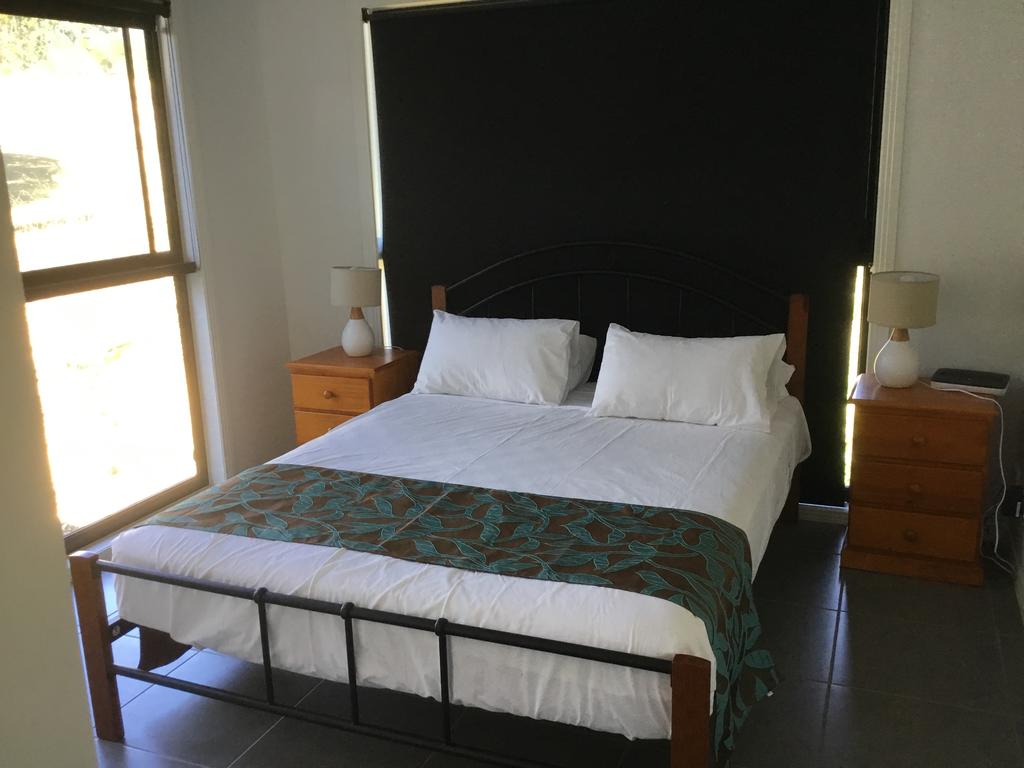 Island Dreams Jubilee Pocket