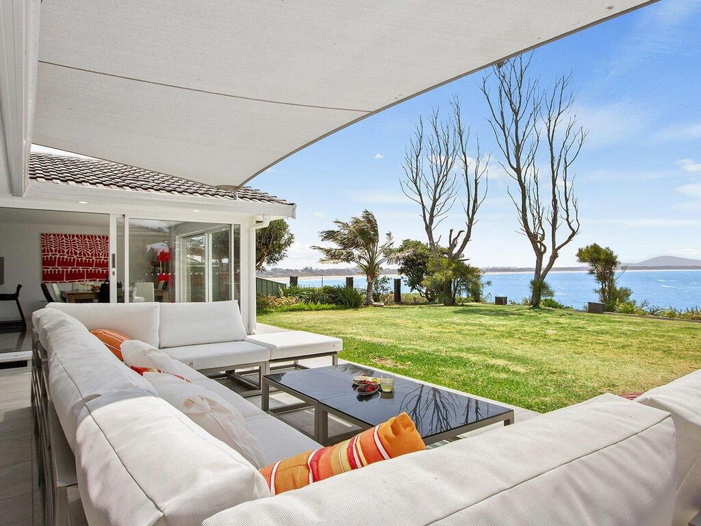 Karelda - absolute waterfront pet friendly property Culburra Beach