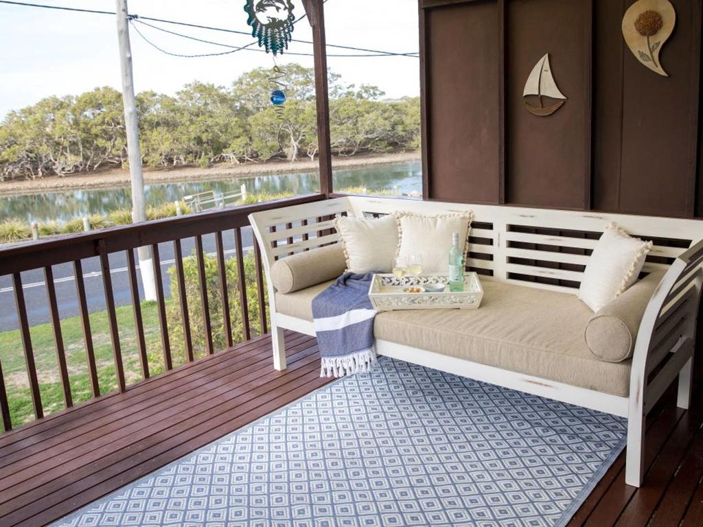 Kookas Nest - waterfront home tranquil setting Dunbogan