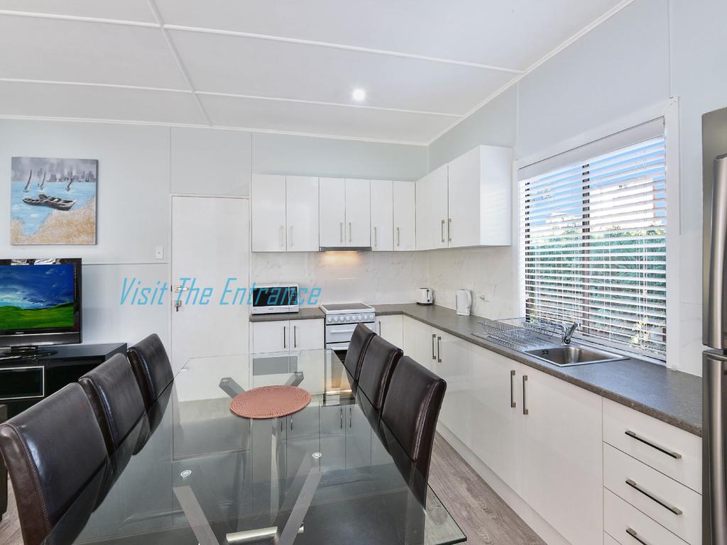 Lakeside Cabin The Entrance