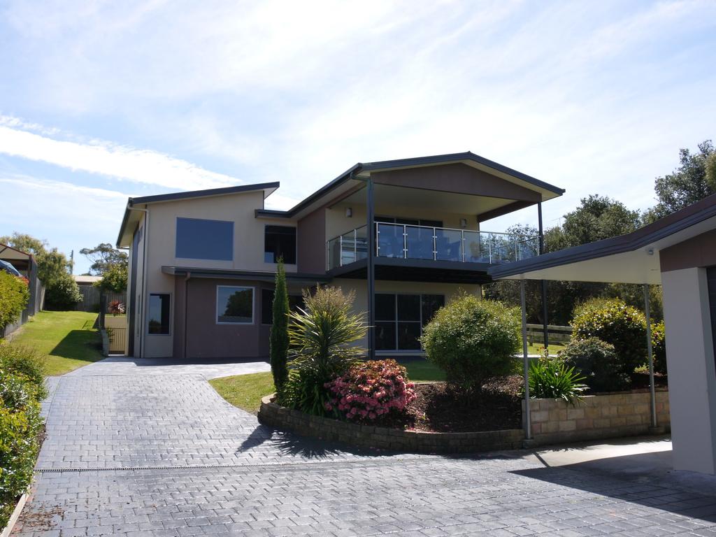 Luxury Near Old Pier Beach Bridport