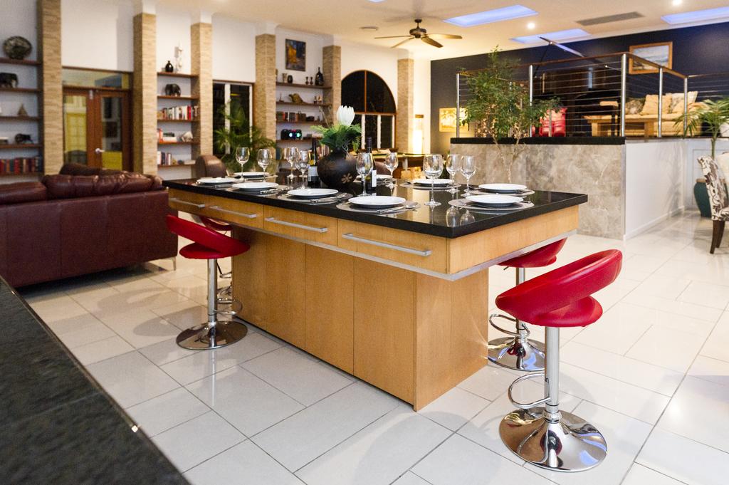 Luxury Penthouse 5 or 6 BDR 3 or 4 Bath Twin Rain Showers 400 sq mtrs Port Douglas