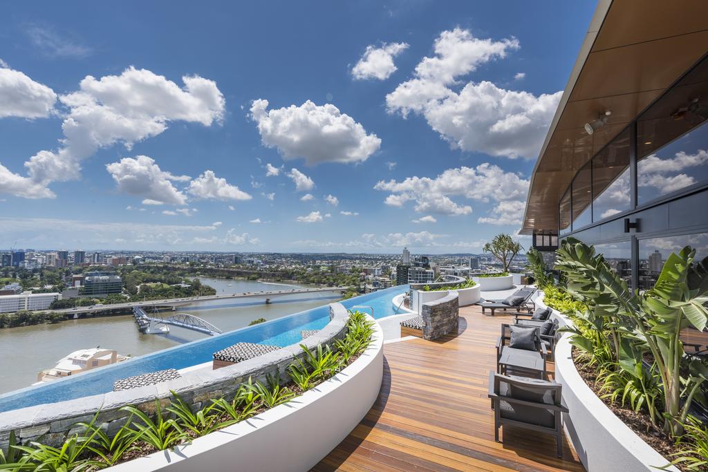 Modern Apartment in South Brisbane Infinity Pool South Brisbane