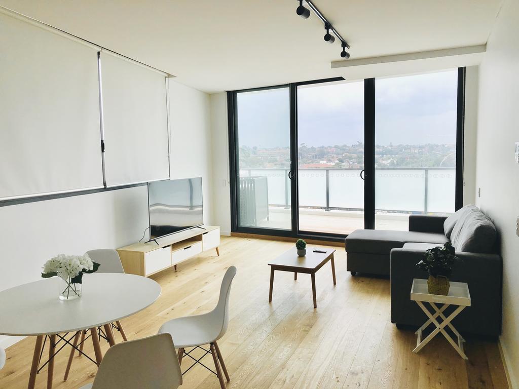 Modern Designer 2BR Apartment Near Airport  Beach Rockdale