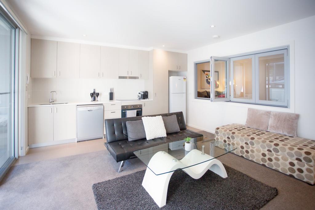 Modern Executive Apartment  Braddon 1BR Wine Wifi Secure Parking Canberra Braddon