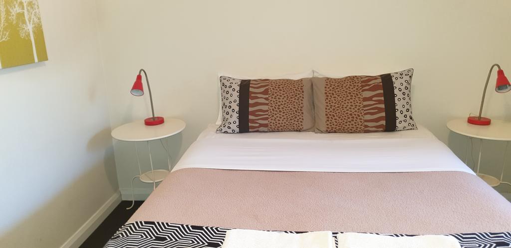 Mt.Lawley Superb 2 BR location Comfort style 1 Maylands