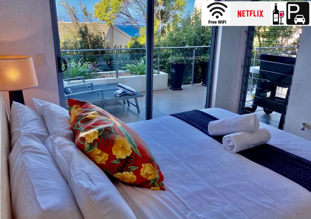 NEW Sunshine Beach Family Escape 3 bedroom with Free Wifi and Parking Sunshine Beach