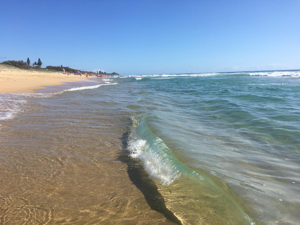 NEW UPMARKET COMFORTABLE 2 Bed 2 Bath OCEAN VIEWS 250m to BUDDINA BEACH Buddina