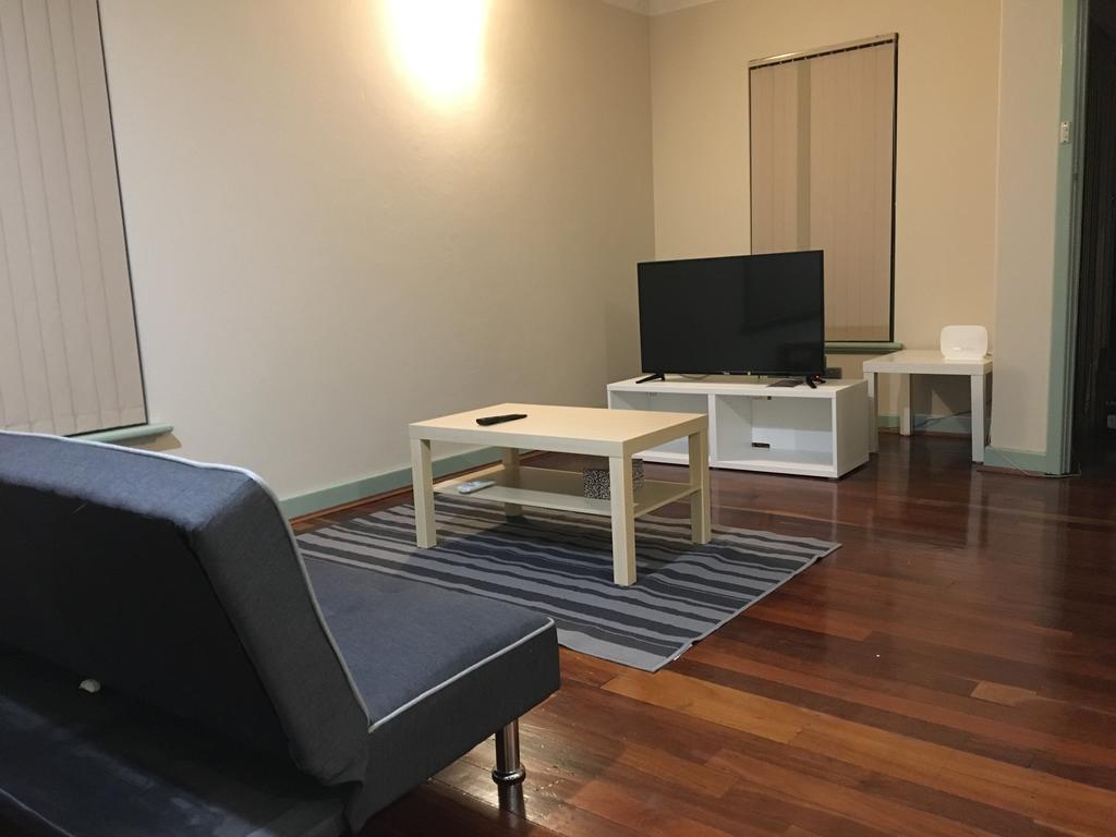 Newly furnished cosy home Queens Park