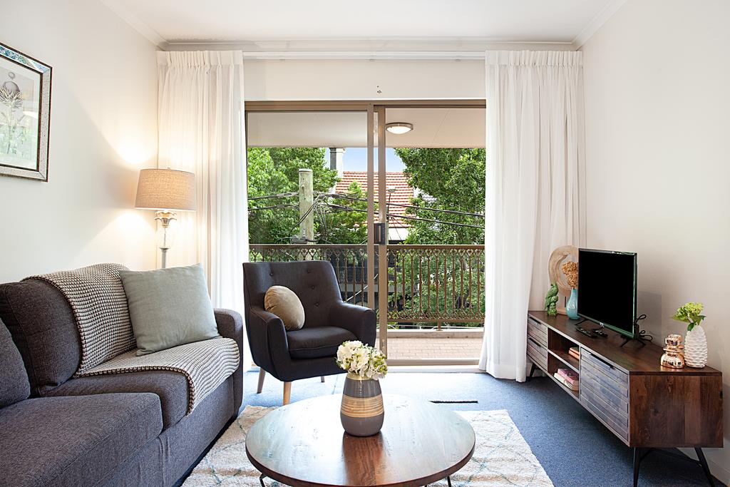 Newly-furnished 2-Bed Apartment with Gym and Pool Redfern