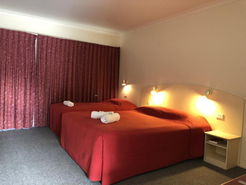 Outback Quarters- Motel Hay Hay