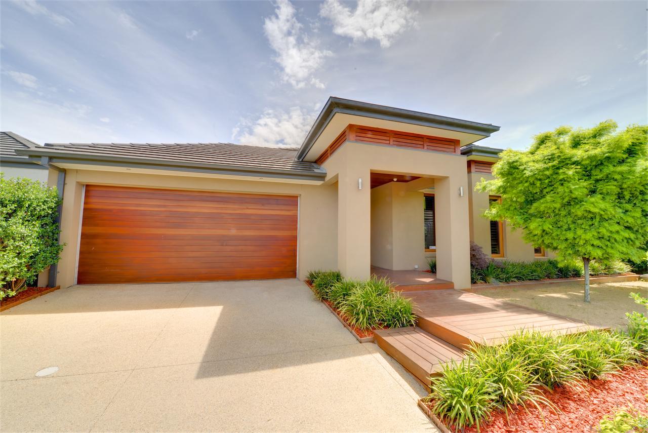 Newington Lakehouse Newington