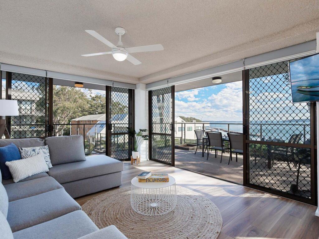 1 'The Poplars' 34 Magnus St - panoramic water views pool aircon  WIFI Nelson Bay