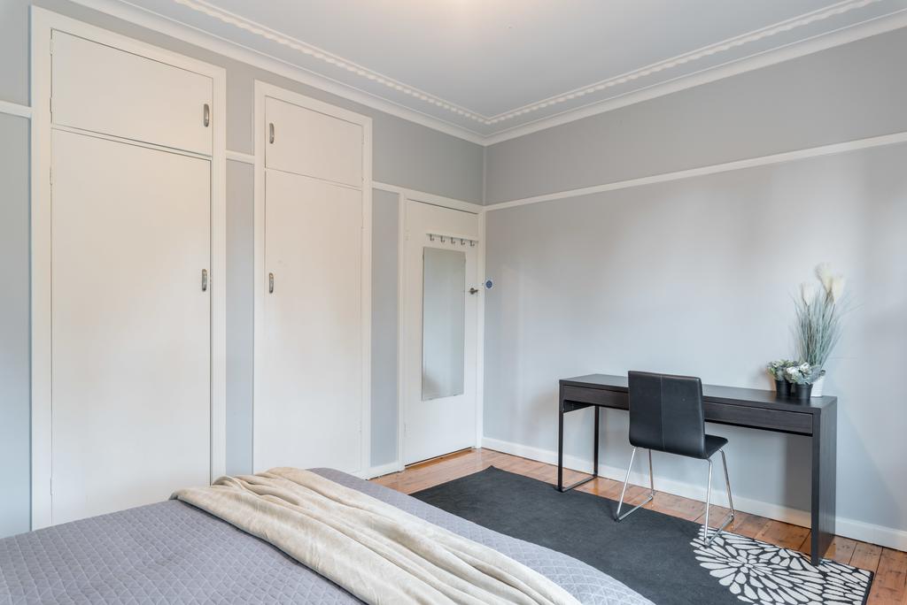 1 Private Double room in Carramar 1 Minute Walk To Station - SHAREHOUSE Villawood