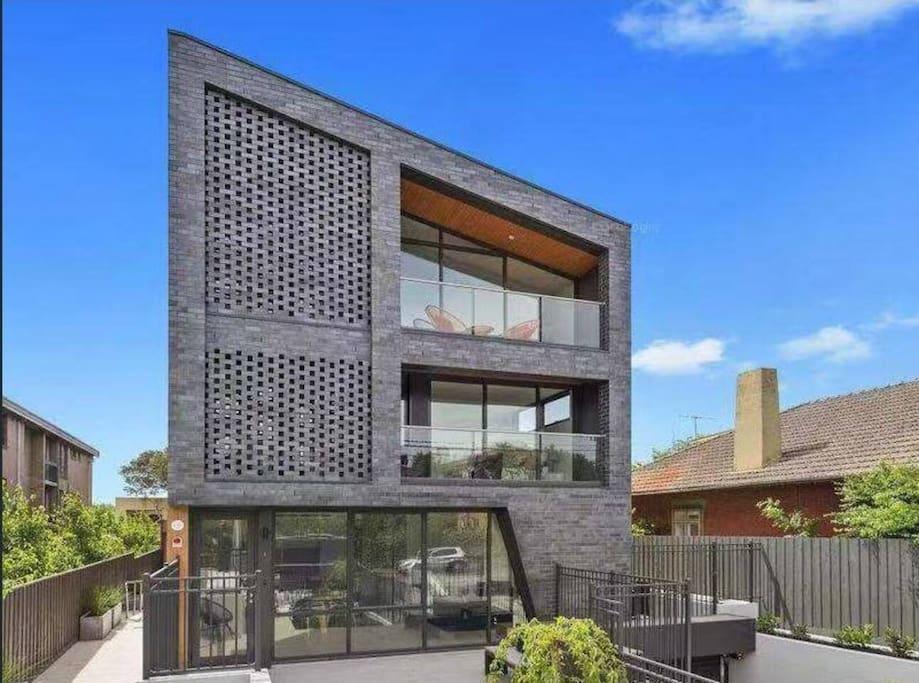 106 Modern Prestige 3-Storey New Establishment Hawthorn East
