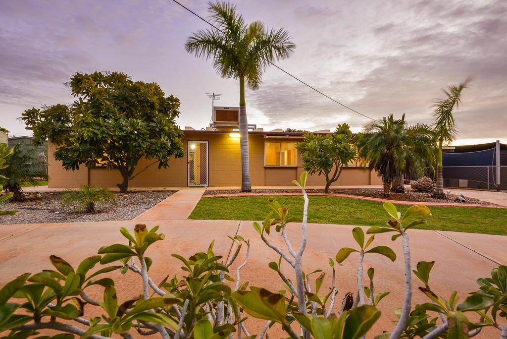 13 Grenadier Street - Shady Haven with a Large Outdoor Entertaining Area Exmouth