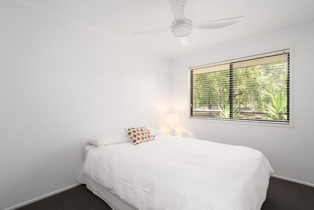 13 Orania Court Rainbow Shores - Pool sleeps 8 air conditioning fire pit Rainbow Beach
