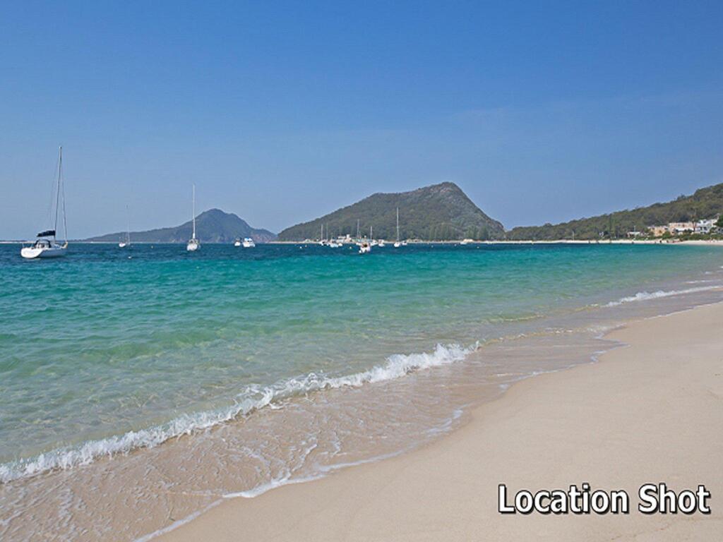 18 'Shoal Bay Beach Apartments' - fantastic air conditioned unit with a pool  lift Nelson Bay