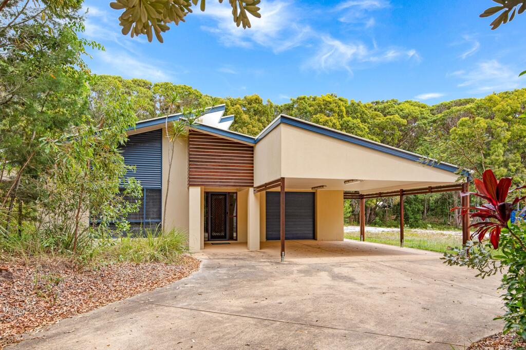 18 Naiad Court - Rainbow Shores Modern Beach House Walk to Beach Rainbow Beach