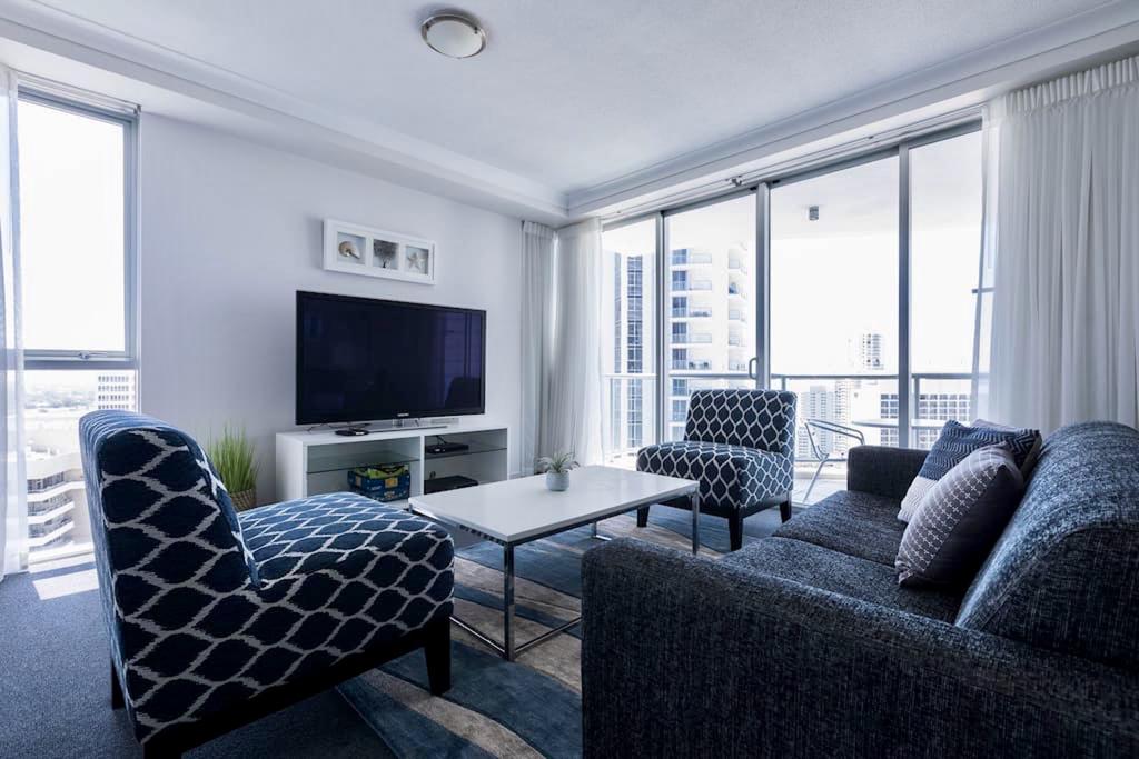 Apartment with Ocean Views Surfers Paradise