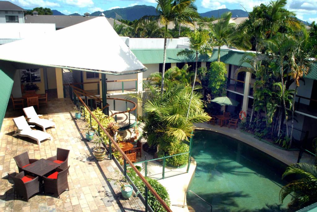 Bay Village Tropical Retreat  Apartments Cairns