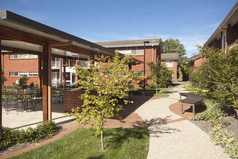 Forrest Hotel & Apartments - Pet Food Australia 35