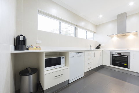 Forrest Hotel & Apartments - Pet Food Australia 37