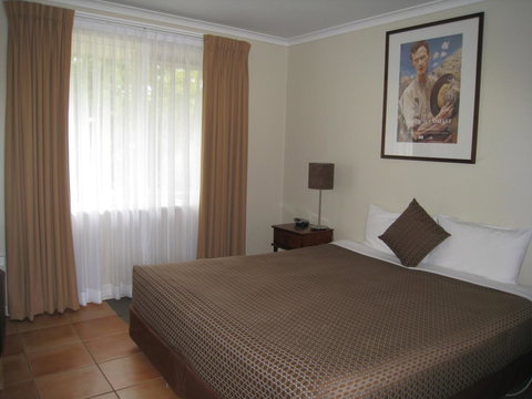 Forrest Hotel & Apartments - Pet Food Australia 36