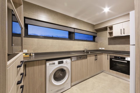 Forrest Hotel & Apartments - Pet Food Australia 19