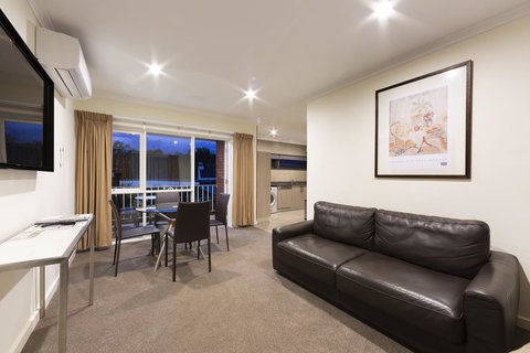 Forrest Hotel & Apartments - Pet Food Australia 13