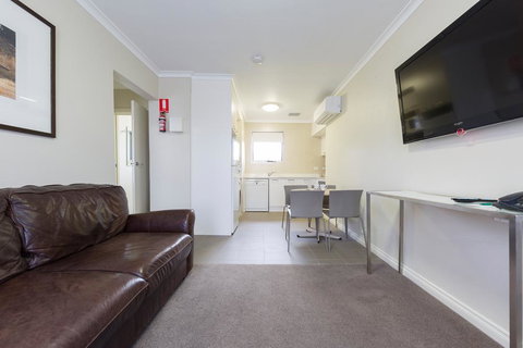 Forrest Hotel & Apartments - Pet Food Australia 2