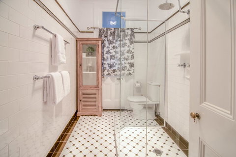 De Russie Boutique Hotel - Food Delivery Shop 3