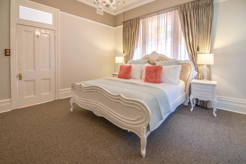 De Russie Boutique Hotel - Food Delivery Shop 36