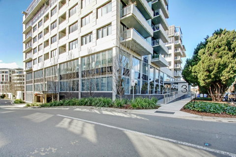 Realm Park 39 Barton ACT - Food Delivery Shop 28