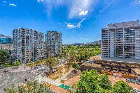 Spacious 1BR Stylish New Acton Apartment +Parking - Food Delivery Shop 18