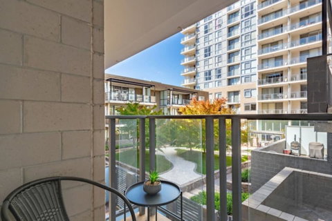 Spacious 1BR Stylish New Acton Apartment +Parking - Food Delivery Shop 23