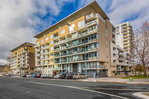 Spacious 1BR Stylish New Acton Apartment +Parking - Food Delivery Shop 13