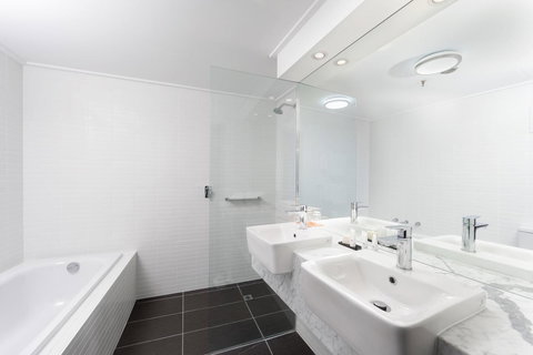 Rydges Canberra - Pet Food Australia 36