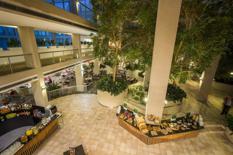 Rydges Canberra - Pet Food Australia 27