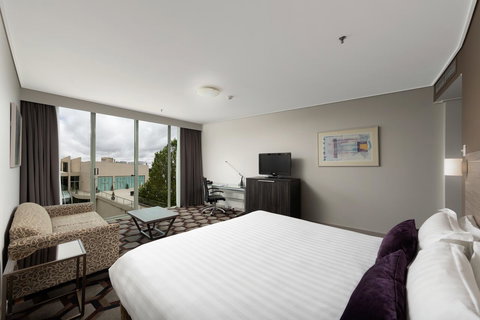 Rydges Canberra - Pet Food Australia 32