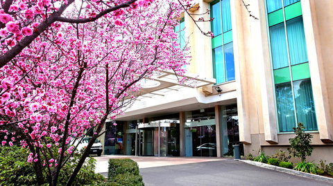 Rydges Canberra - Pet Food Australia 0