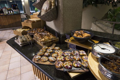 Rydges Canberra - Pet Food Australia 23