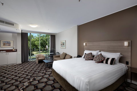 Rydges Canberra - Pet Food Australia 37