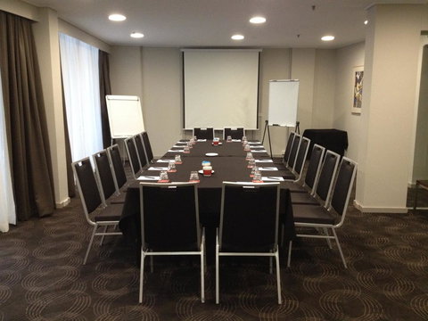 Rydges Canberra - Pet Food Australia 7