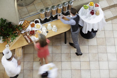 Rydges Canberra - Pet Food Australia 8